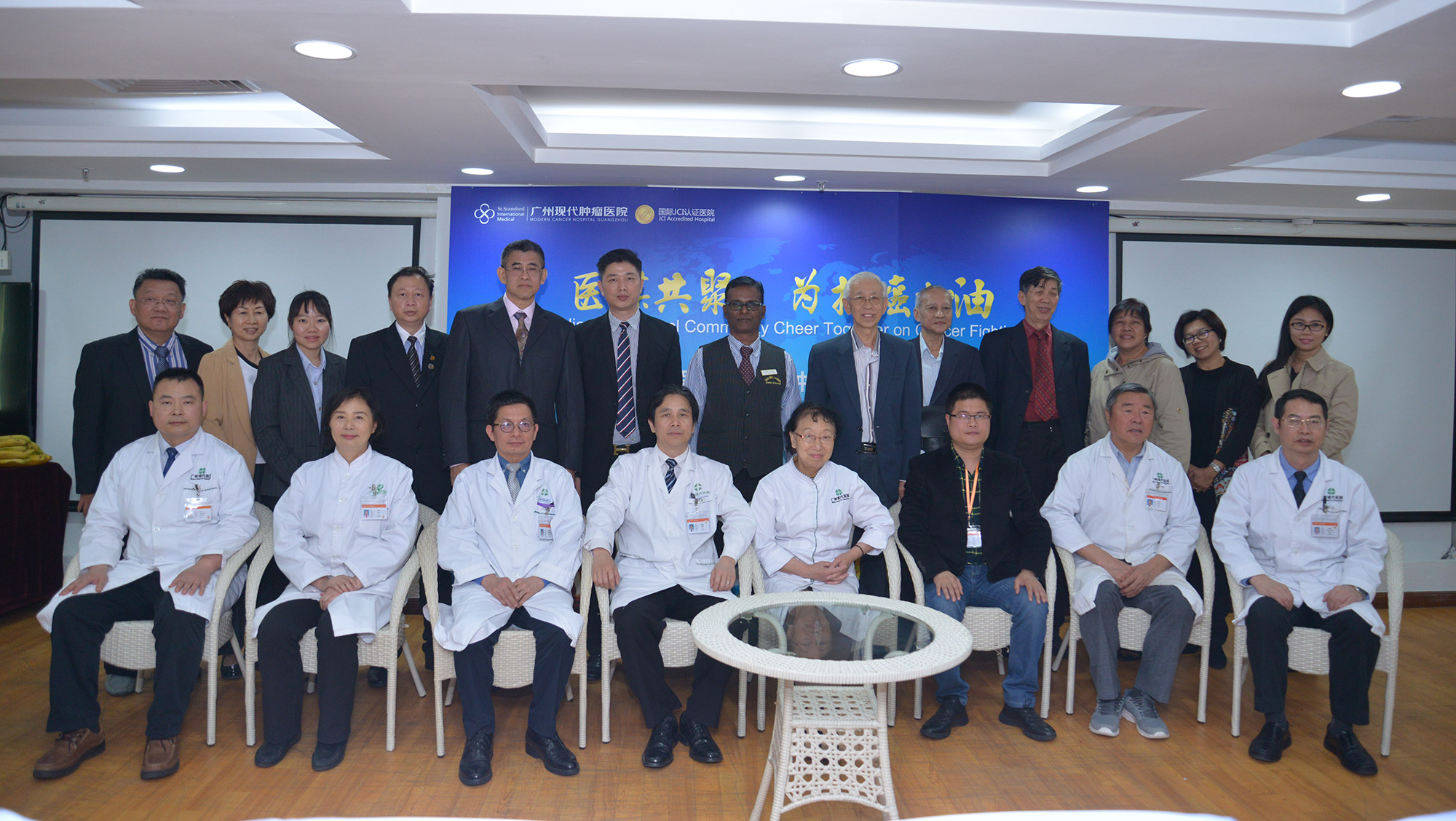 马来西亚医疗访问团与MDT团队合影 马来西亚医疗访问团与MDT团队合影