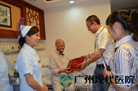 圣丹福中秋月饼送患者 祝福温情暖人心