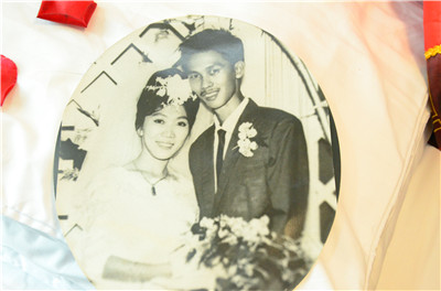 执子之手五十年   战胜癌魔庆金婚