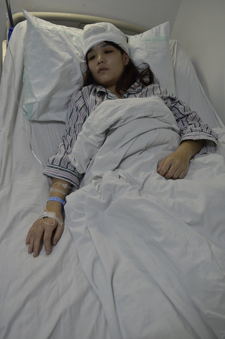 电线杆倒塌砸伤路人 圣丹福急诊科紧急施救脱险