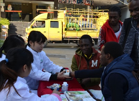 健康讲座走进非籍家庭