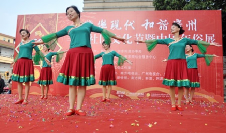 广州圣丹福医院首届“羊城社区文化节”开幕  中外友人共赏传统年俗