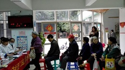 爱耳日活动，圣丹福五官科主任下社区义诊