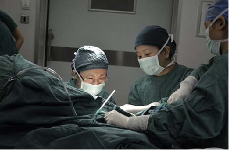 圣丹福医院实施盆底肌“补片”重建手术 终结多年尿失禁、肠膨出尴尬