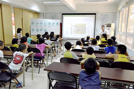 关注少儿牙齿健康--圣丹福口腔医生进社区