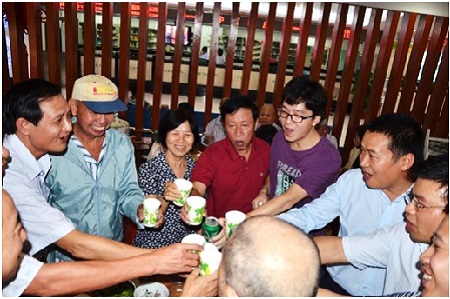 病中不忘家国情 医院相聚贺国庆--越南癌症患者广州圣丹福欢度国庆节